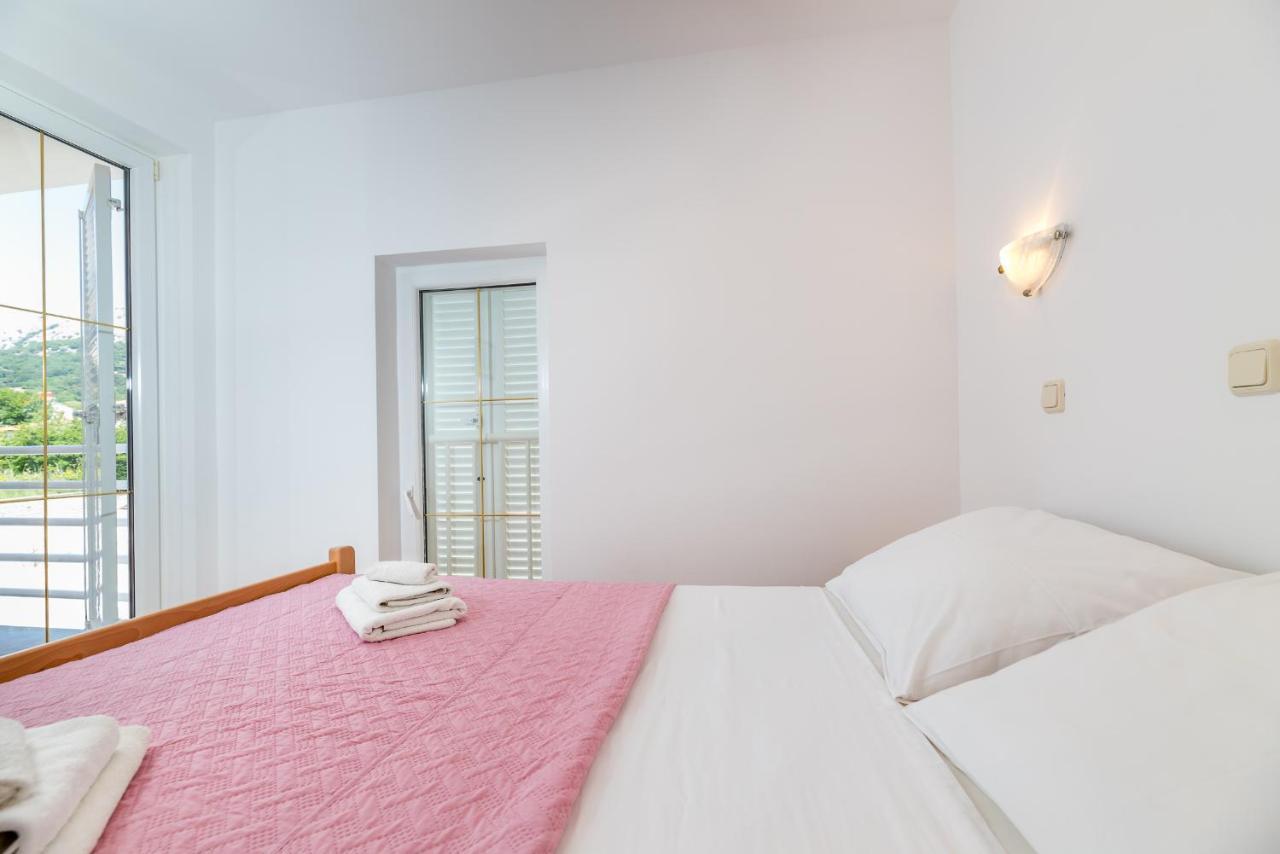 Apartments Melania & Antonia Baška Buitenkant foto