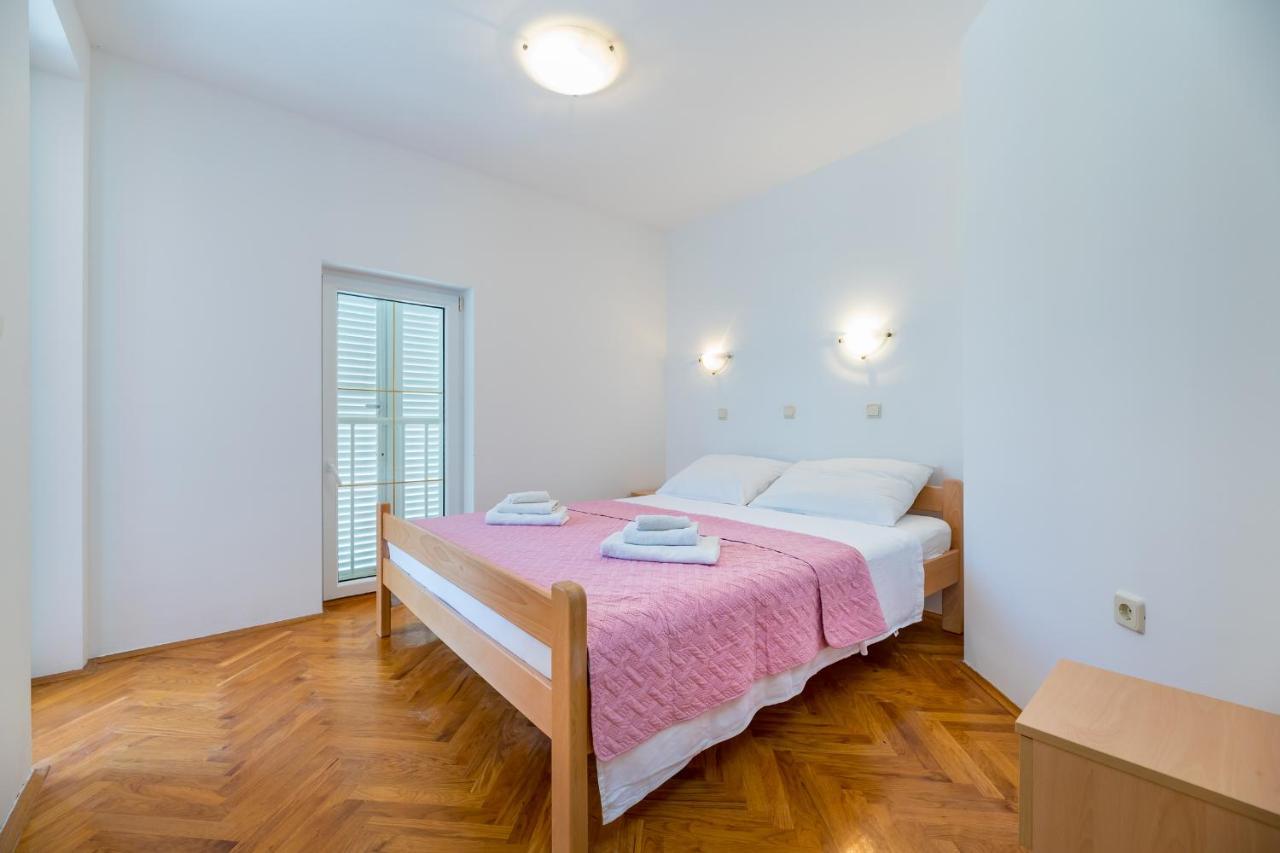 Apartments Melania & Antonia Baška Buitenkant foto