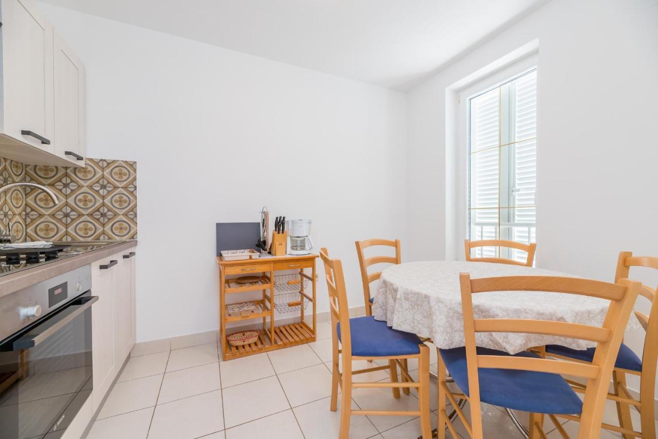 Apartments Melania & Antonia Baška Buitenkant foto