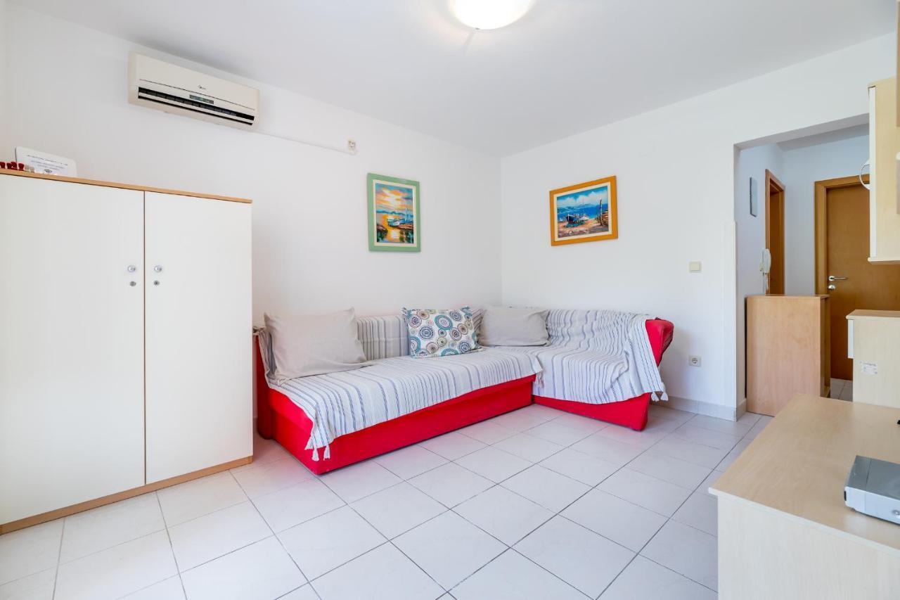 Apartments Melania & Antonia Baška Buitenkant foto