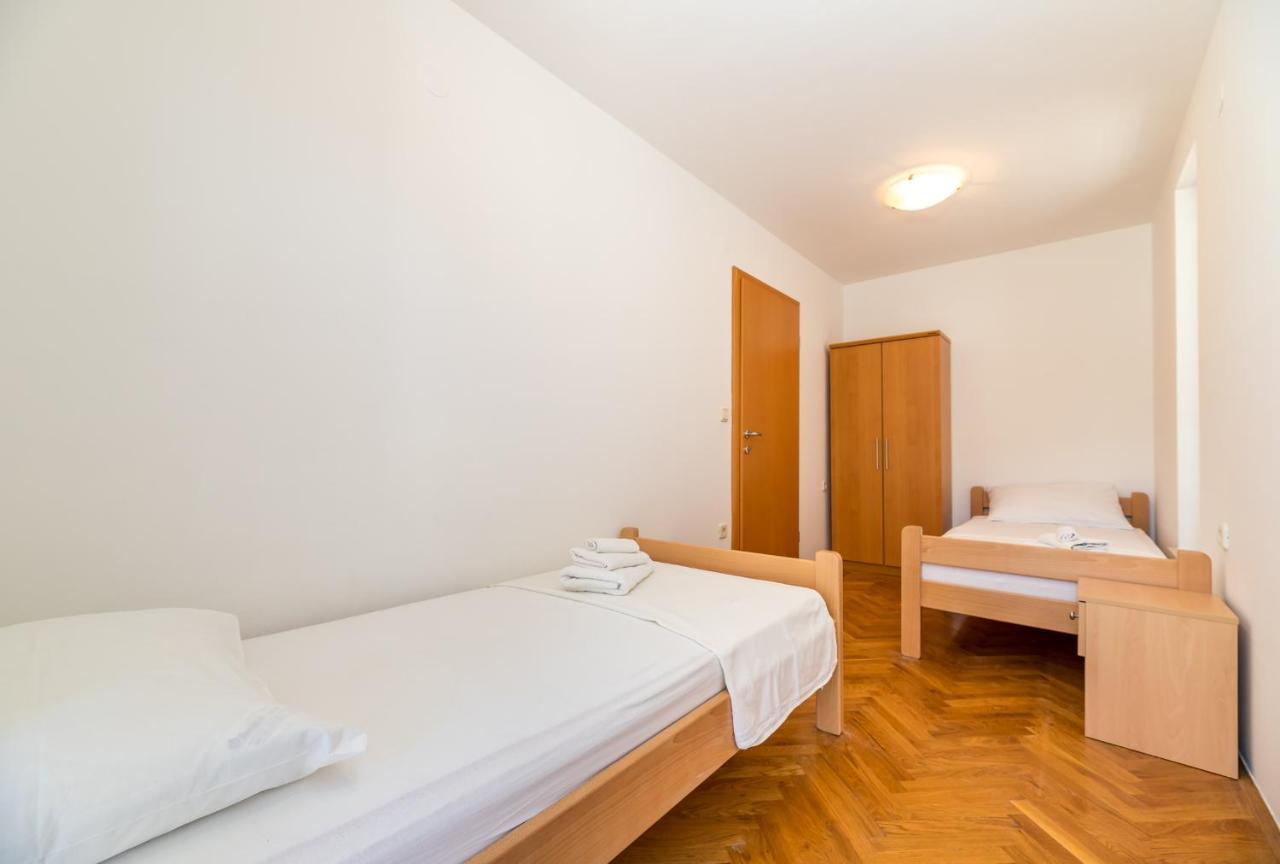 Apartments Melania & Antonia Baška Buitenkant foto