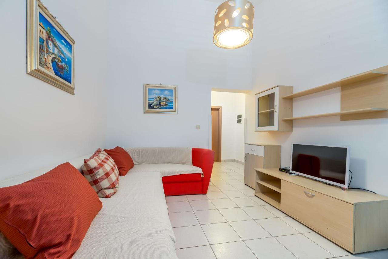 Apartments Melania & Antonia Baška Buitenkant foto
