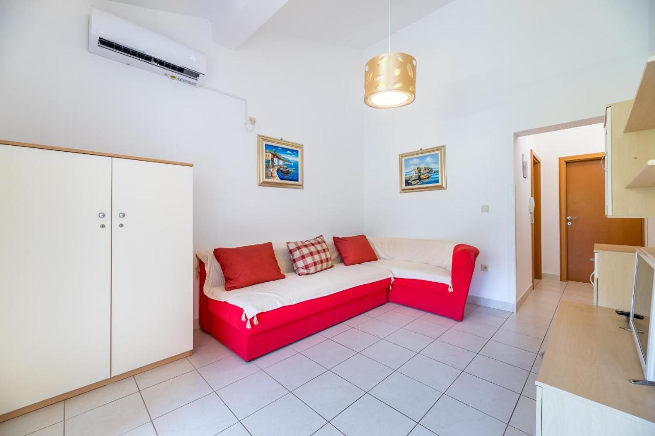 Apartments Melania & Antonia Baška Buitenkant foto